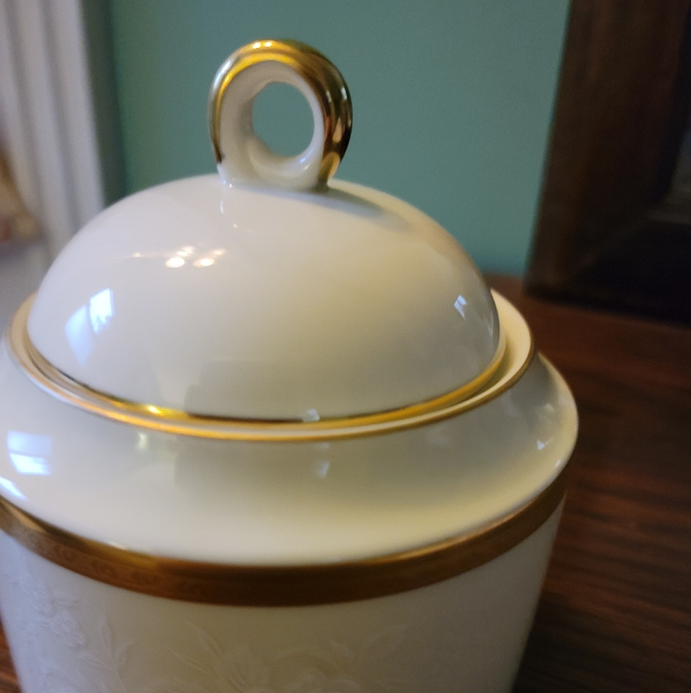 Mikasa Fine China Lace Creamer and Sugar Set